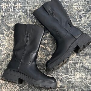 No Boundaries Black and Purple Interior Boots